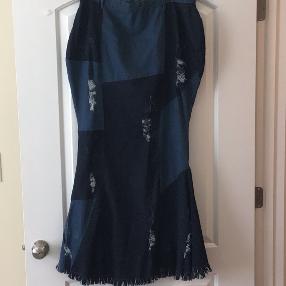 Stylish patchwork distressed midi denim skirt yk2 size 2X used good condition